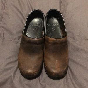 Dansko brown clogs
